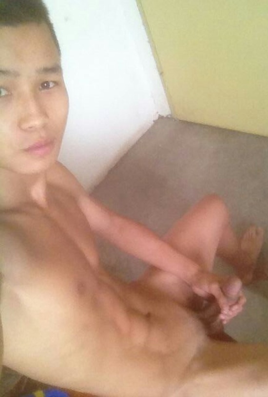 19 years old asian guy selfshot