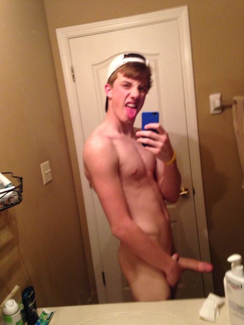teen_boys_nude_selfies.