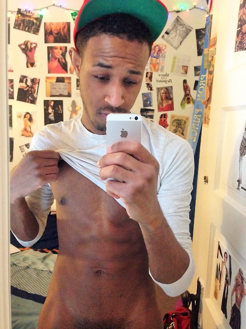 black-fit-guy-selfies-and-nudes.jpg